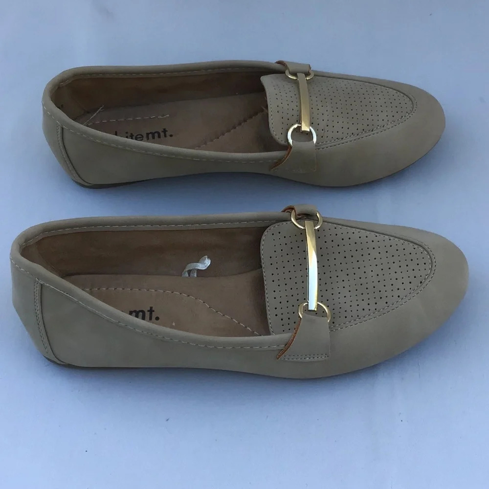 Whitemt. Women’s Perforated Beige Loafer Size 5.5